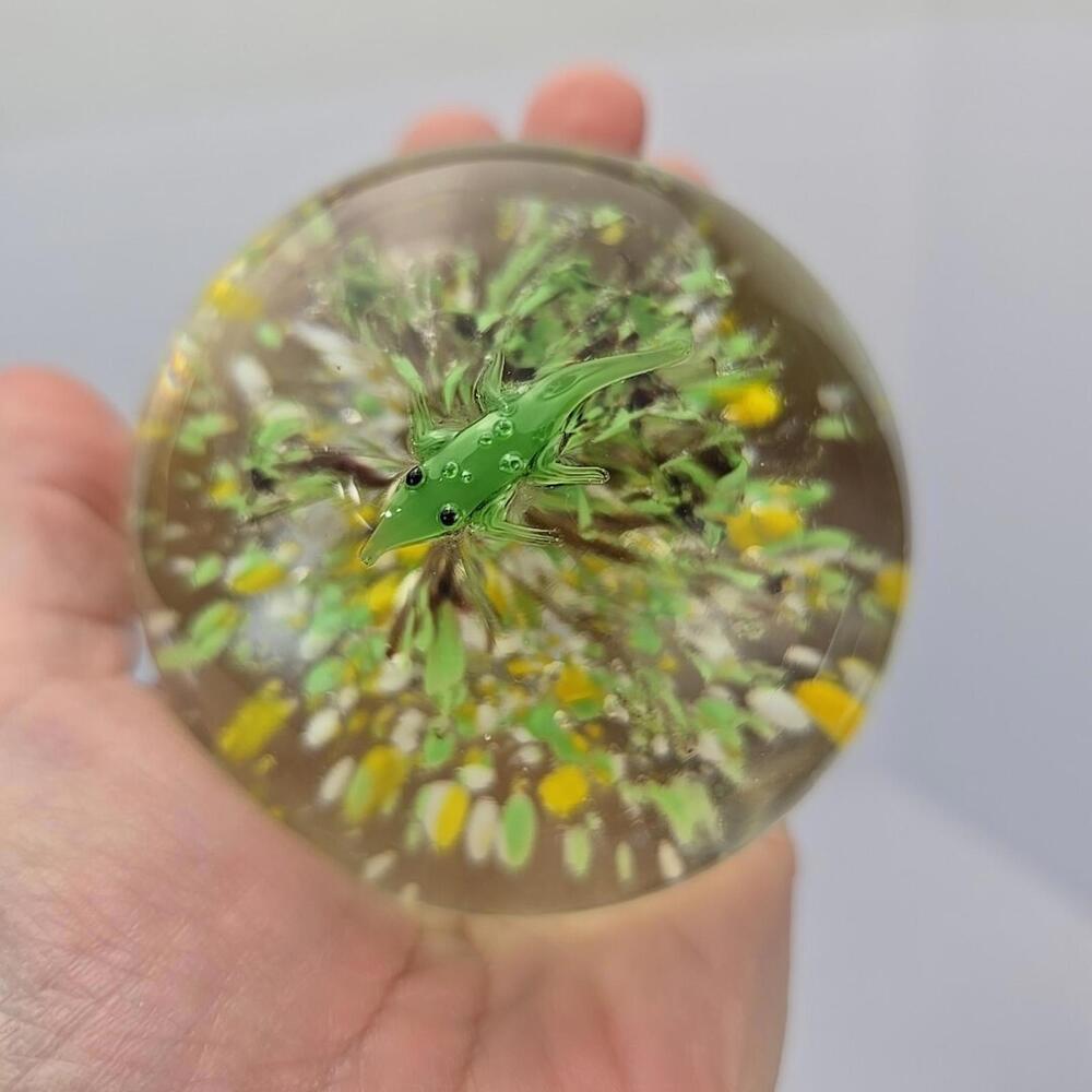 Vtg Art Glass Paper Weight With Green Shrimp Yellow, White & Green Brown Swirl - Picture 5 of 15